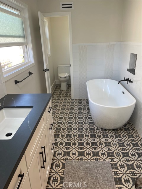Detail Gallery Image 15 of 22 For 119 via Zurich, Newport Beach,  CA 92663 - 3 Beds | 2 Baths