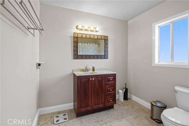 Detail Gallery Image 14 of 21 For 5719 Blackthorne Ave, Lakewood,  CA 90712 - 3 Beds | 2 Baths