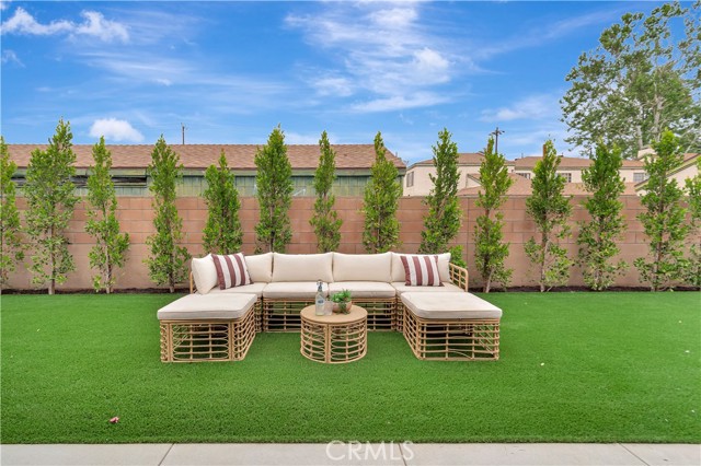 19513 Cantara Street photo 32