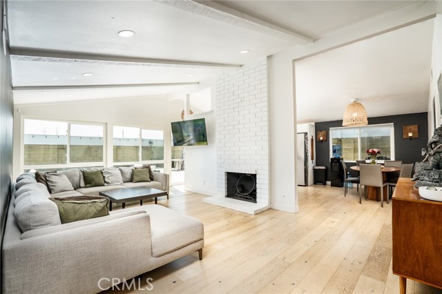 19202 Hickory Lane, Huntington Beach CA: https://media.crmls.org/medias/67df367f-db97-4093-bb76-5cf57564cc33.jpg