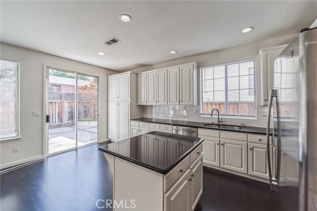 Detail Gallery Image 12 of 34 For 38722 Chimaera Cir, Fremont,  CA 94536 - 5 Beds | 3 Baths