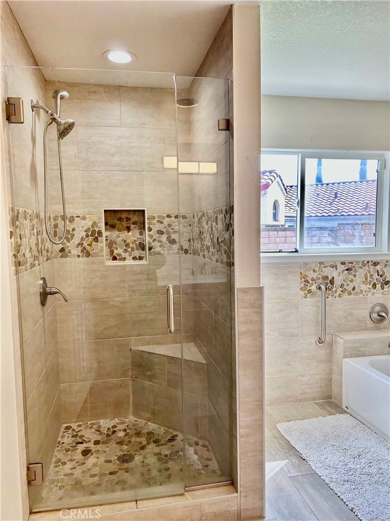 https://media.crmls.org/medias/67dfdd91-460e-4e5b-b85a-0e0349799263.jpg?preset=X-Large