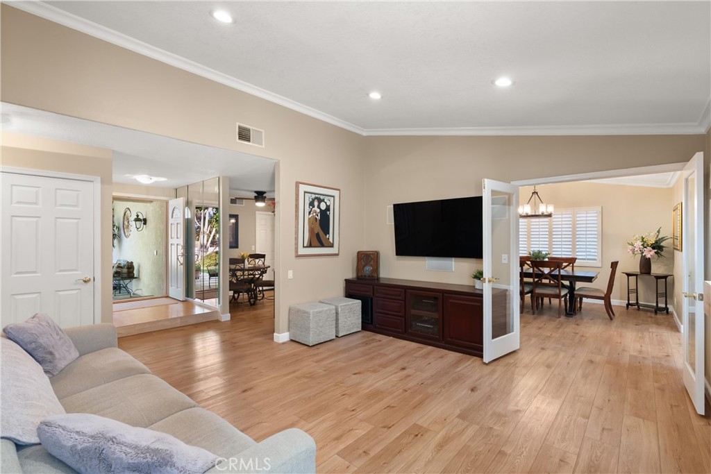 MLS #OC25233783 image #5