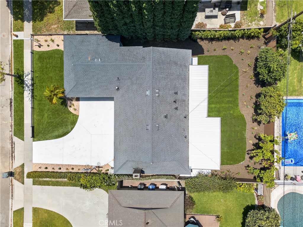 https://media.crmls.org/medias/67dff524-41b3-46d9-8a2d-371679dce2d3.jpg?preset=X-Large