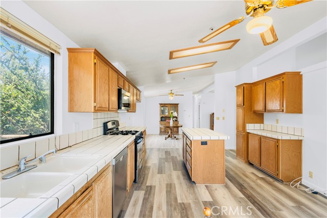 13691 Gavina Avenue, Sylmar CA: https://media.crmls.org/medias/67e01b4b-572f-4b11-91d2-cc828c0935b5.jpg