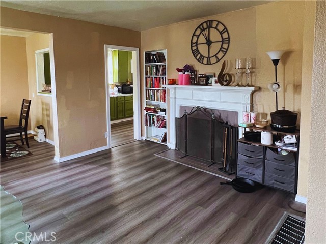 1017 S Chester Avenue, Compton CA: https://media.crmls.org/medias/67e01e4f-9a33-446b-80a0-443d457118c2.jpg