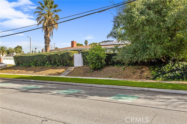 Detail Gallery Image 5 of 52 For 1235 W Cypress, Redlands,  CA 92373 - 5 Beds | 3 Baths