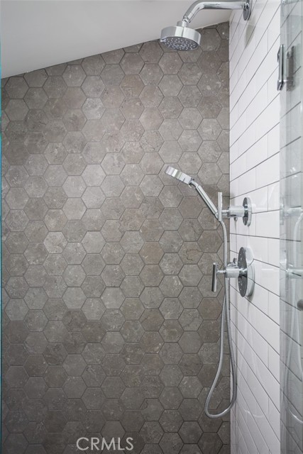 Detail Gallery Image 26 of 65 For 400 40th Street, Newport Beach,  CA 92663 - 7 Beds | 6/2 Baths