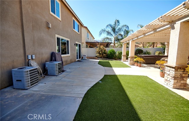 4049 Running Oak Lane, San Bernardino CA: https://media.crmls.org/medias/67e6b0fc-1f71-4838-bc43-97abe2f4917c.jpg