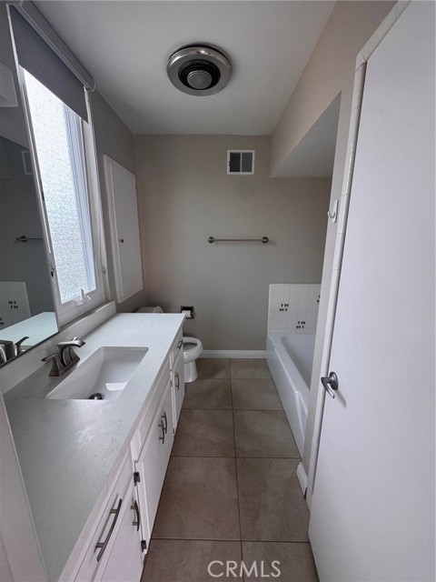 Detail Gallery Image 10 of 12 For 103 Ravenna Dr #15,  Long Beach,  CA 90803 - 2 Beds | 2 Baths