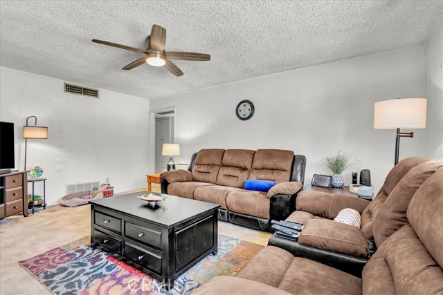 4825 Putter Lane, Bakersfield CA: https://media.crmls.org/medias/67e80e20-e0dd-4ebe-b8b2-ea9bf7e60883.jpg