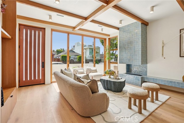 Image 4 of 66 For 647 Navy Street