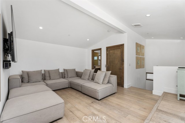 200 E Balboa Boulevard, Newport Beach CA: https://media.crmls.org/medias/67e8c925-f0c1-4422-904b-b7a4f74c18c8.jpg