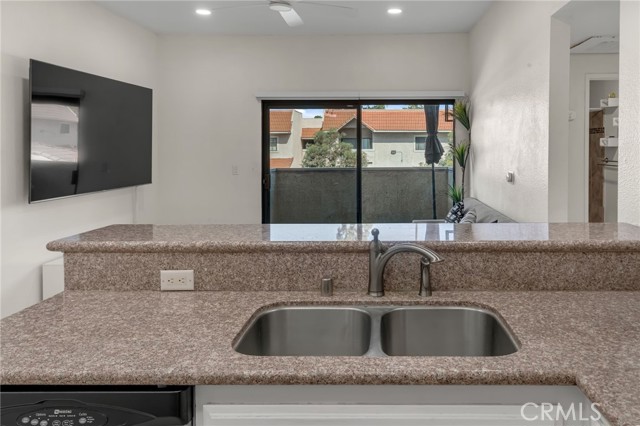 Detail Gallery Image 18 of 39 For 10943 Laurel Canyon #B9,  San Fernando,  CA 91340 - 2 Beds | 2 Baths
