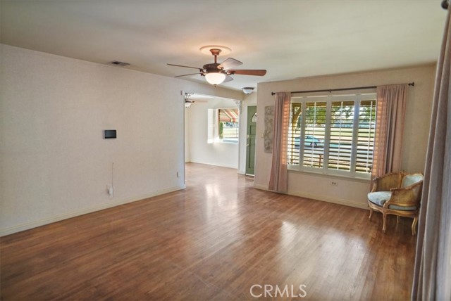 Detail Gallery Image 2 of 21 For 719 W Avenue J10, Lancaster,  CA 93534 - 3 Beds | 2 Baths