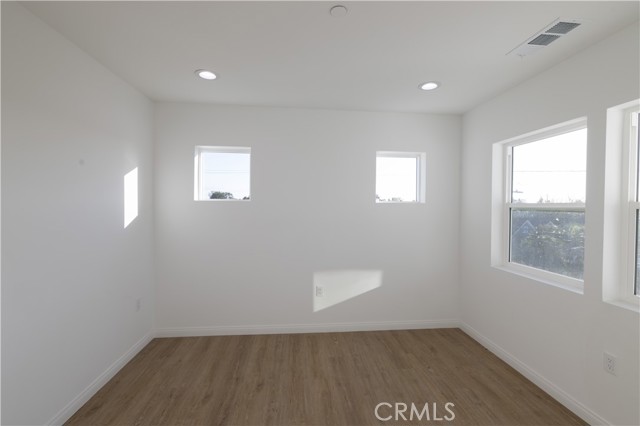 Detail Gallery Image 10 of 14 For 211 N Hathaway St #B,  Santa Ana,  CA 92703 - 2 Beds | 2 Baths