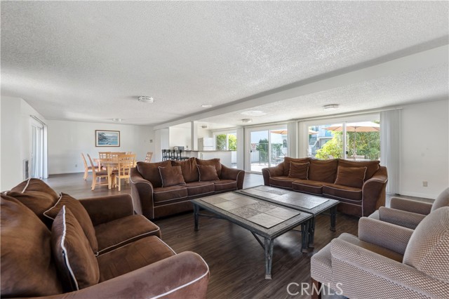 Detail Gallery Image 4 of 17 For 3656 Garnet St #230,  Torrance,  CA 90503 - 2 Beds | 2 Baths