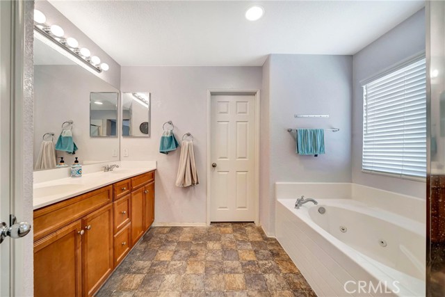 Detail Gallery Image 27 of 48 For 3025 Summer Breeze Ave, Rosamond,  CA 93560 - 4 Beds | 2/1 Baths