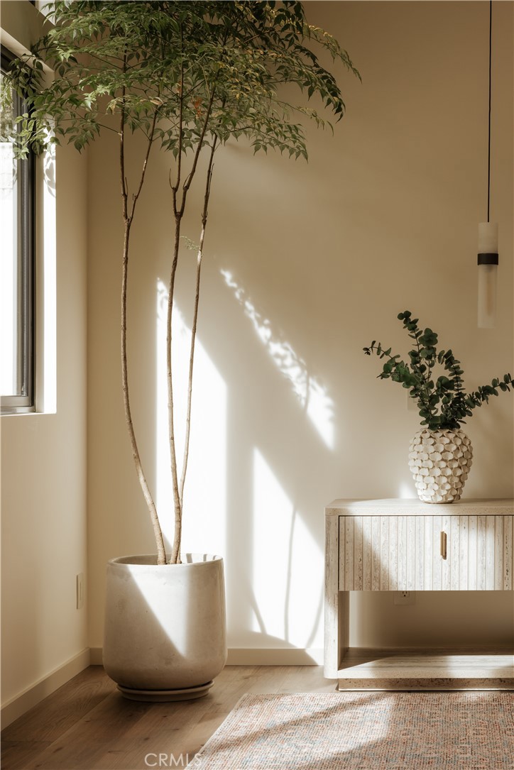 https://media.crmls.org/medias/67edf245-75ab-4d7f-8b63-ed2e01cb4f9b.jpg?preset=X-Large