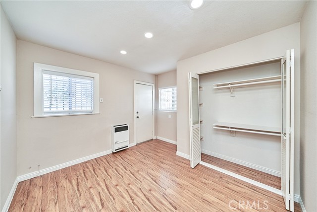 Detail Gallery Image 4 of 16 For 1329 W 37th Dr, Los Angeles,  CA 90007 - 4 Beds | 2 Baths