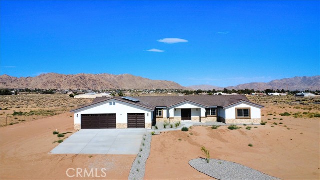 16925 Nanticoke Road, Apple Valley CA: https://media.crmls.org/medias/67f04296-69df-4e43-a2b4-42ba94d566cb.jpg