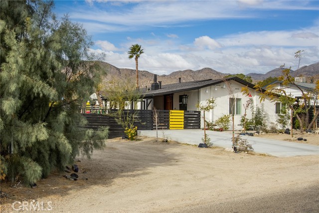 Detail Gallery Image 1 of 26 For 11052 West Dr, Morongo Valley,  CA 92256 - 3 Beds | 2 Baths