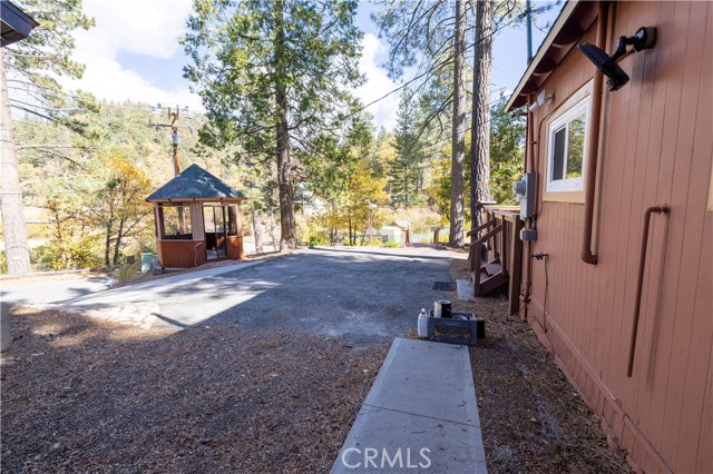 Detail Gallery Image 6 of 54 For 2242 Deep Creek Dr, Running Springs,  CA 92382 - 2 Beds | 2 Baths
