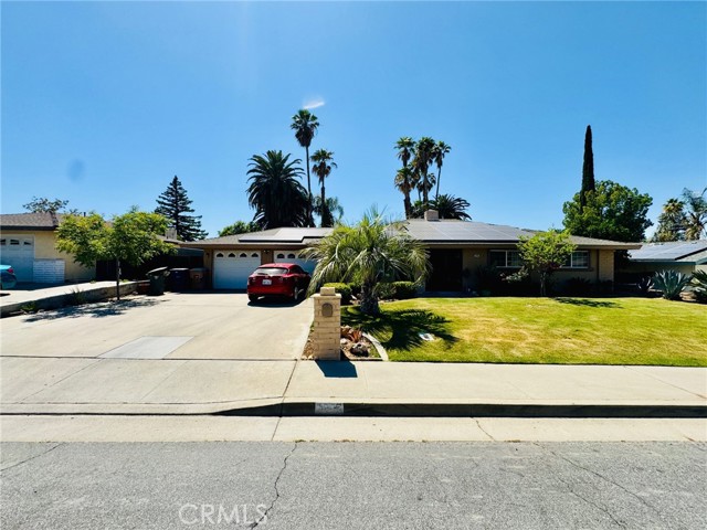 Detail Gallery Image 1 of 32 For 3208 Sunview Dr, Bakersfield,  CA 93306 - 3 Beds | 2 Baths