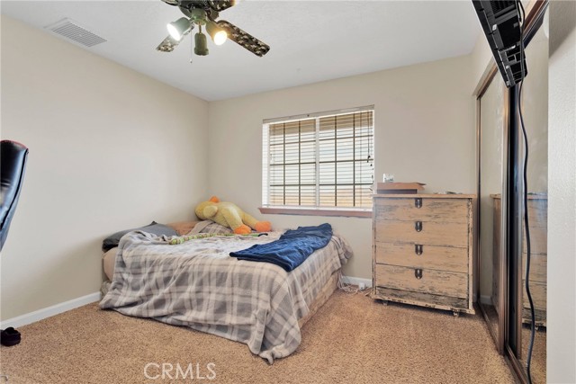 25733 Roundup Way, Apple Valley CA: https://media.crmls.org/medias/67f2a577-a5f2-4533-a110-eea60ecb0c8d.jpg