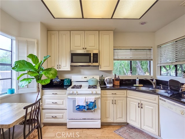 Detail Gallery Image 2 of 35 For 59 Rainbow Ridge, Irvine,  CA 92603 - 2 Beds | 2 Baths