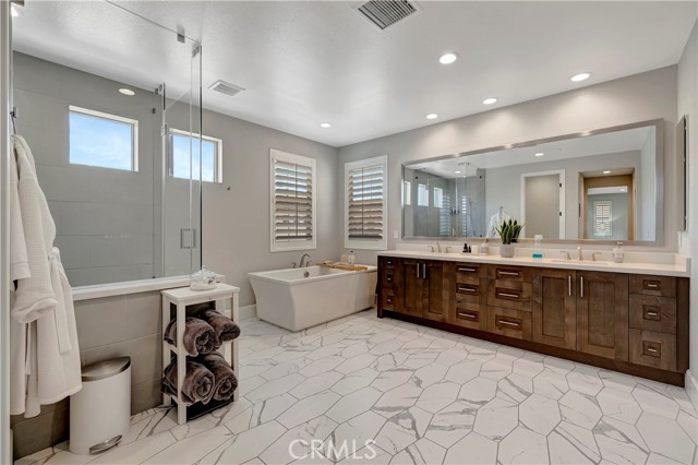 17311 Juniper Lane, Huntington Beach CA: https://media.crmls.org/medias/67f33377-88ef-4412-ad9e-08008cc08d53.jpg