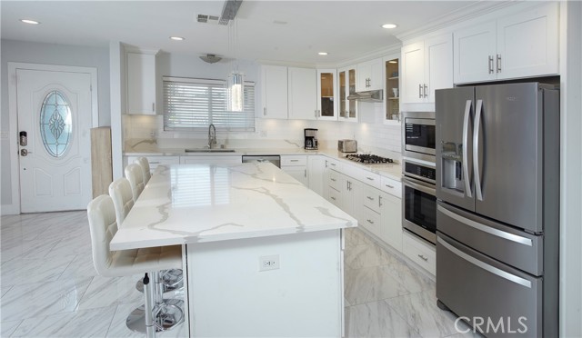 6051 Summerdale Drive, Huntington Beach CA: https://media.crmls.org/medias/67f50fab-5b5e-4c5c-b626-0b1d99bb95aa.jpg