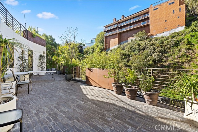 1414 Dawnridge Drive, Beverly Hills CA: https://media.crmls.org/medias/67f541c5-b369-4a3a-b16b-821b0c21488b.jpg