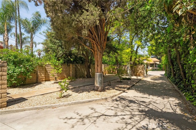405 W Olive Avenue, Redlands CA: https://media.crmls.org/medias/67f670aa-fe96-48ee-b6cc-2018f5b988ef.jpg