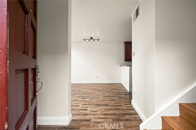 Detail Gallery Image 2 of 36 For 1088 Cabrillo Park Dr a,  Santa Ana,  CA 92701 - 1 Beds | 1 Baths