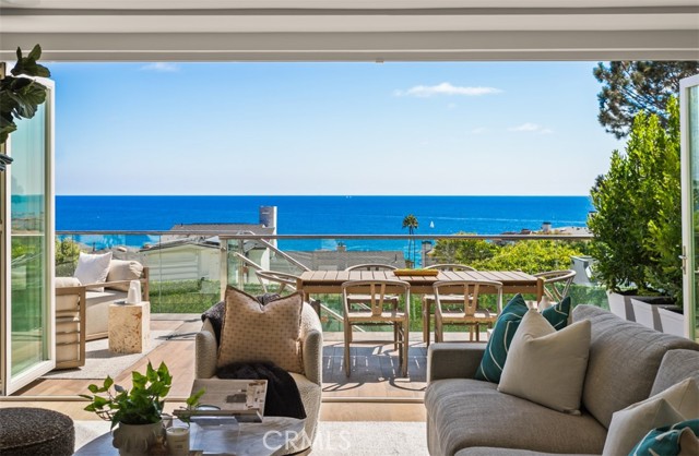 Detail Gallery Image 2 of 47 For 1373 N Coast Hwy, Laguna Beach,  CA 92651 - 3 Beds | 3/1 Baths