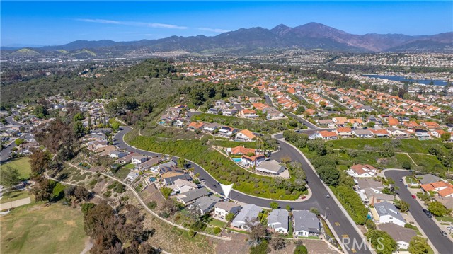 22911 Via Santiago, Mission Viejo CA: https://media.crmls.org/medias/67f83a8b-7602-4134-9f8f-647c36309d8b.jpg
