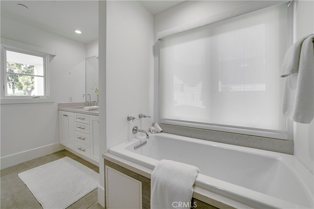 MLS #OC25248780 image #33