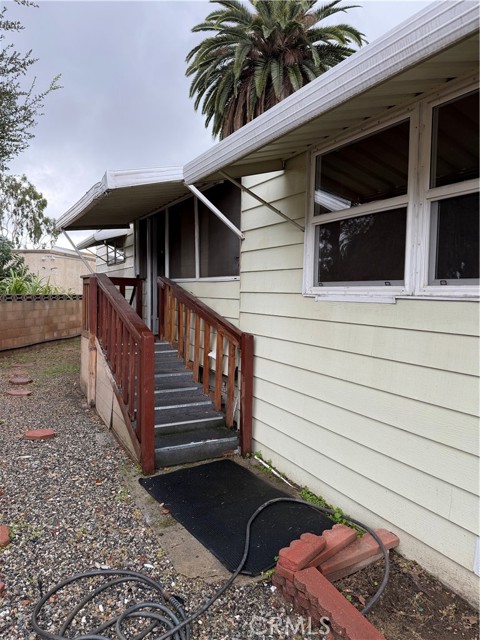 Detail Gallery Image 5 of 22 For 301 E Foothill #6,  Pomona,  CA 91767 - 2 Beds | 1 Baths