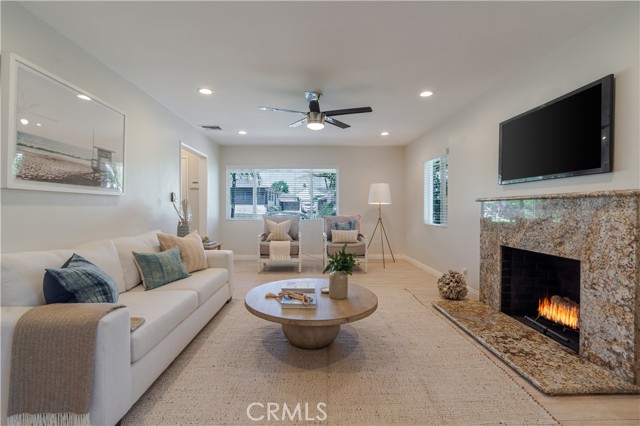 Detail Gallery Image 5 of 50 For 3822 S Cloverdale Ave, Los Angeles,  CA 90008 - 5 Beds | 3 Baths