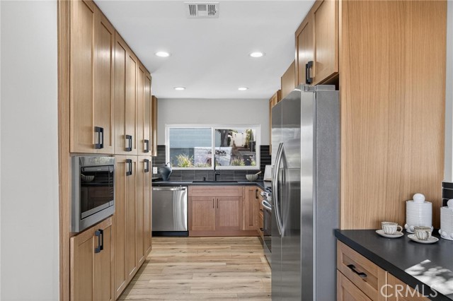 Detail Gallery Image 20 of 61 For 221 via Los Miradores, Redondo Beach,  CA 90277 - 4 Beds | 3/1 Baths