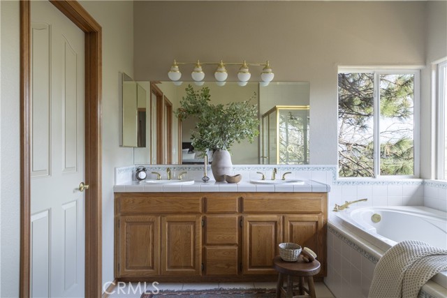 Detail Gallery Image 11 of 32 For 183 Chipmunk, Lake Arrowhead,  CA 92352 - 6 Beds | 5/1 Baths