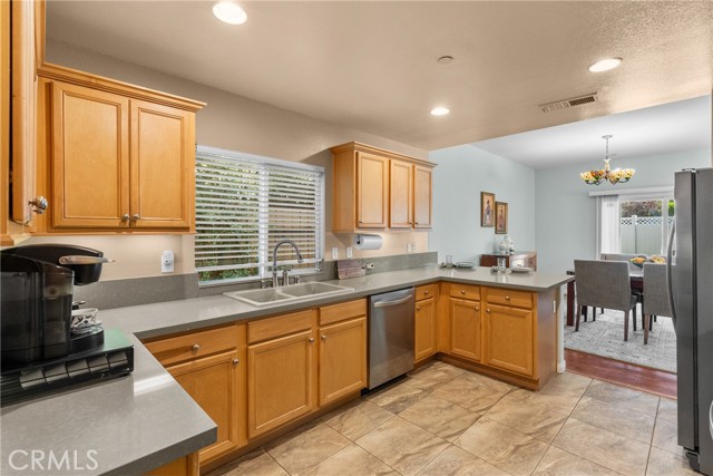 Detail Gallery Image 15 of 48 For 15721 Cobalt St #118,  Sylmar,  CA 91342 - 3 Beds | 3 Baths