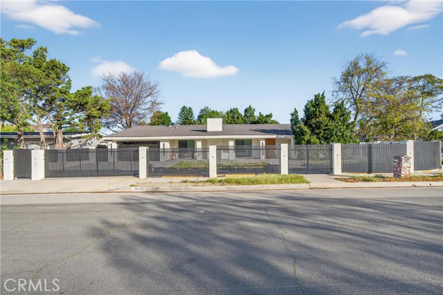 Detail Gallery Image 2 of 62 For 20431 Germain, Chatsworth,  CA 91311 - 5 Beds | 3/1 Baths