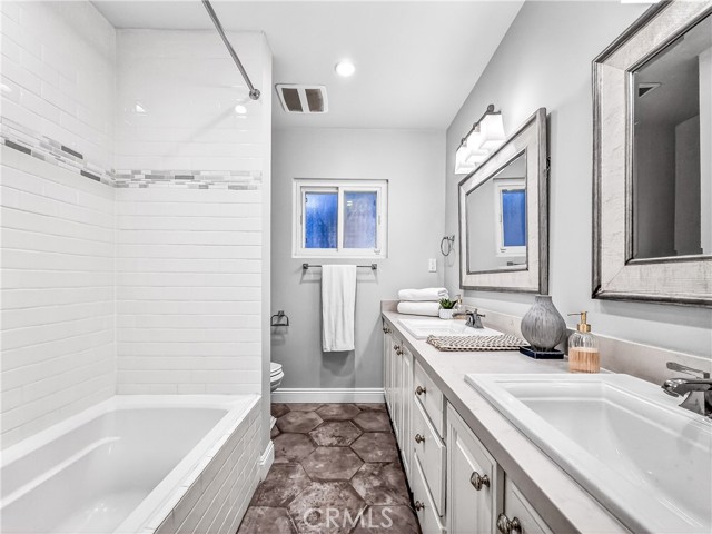 Detail Gallery Image 21 of 37 For 7313 S Earldom Avenue, Playa Del Rey,  CA 90293 - 5 Beds | 4 Baths