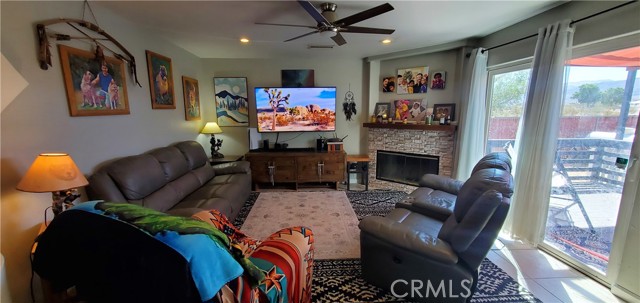 6683 Sherman Hoyt Avenue, 29 Palms CA: https://media.crmls.org/medias/67fbcd1b-e266-4675-9ebc-4e7d845add1d.jpg