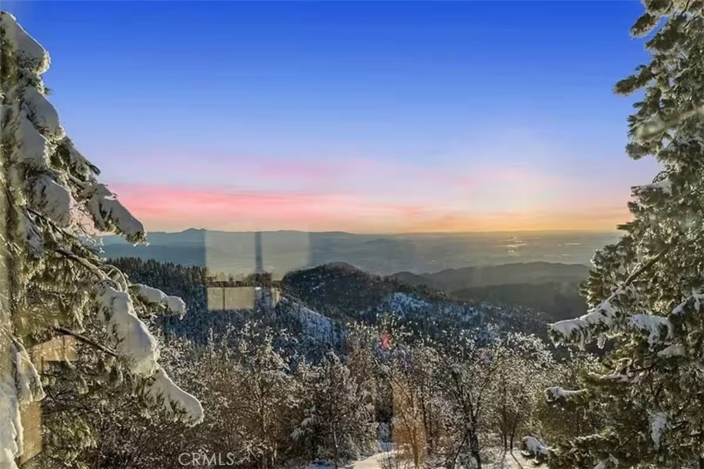 https://media.crmls.org/medias/67fd2060-6fb2-44c9-ac71-83cbc00c4f0f.jpg?preset=X-Large