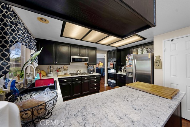 Detail Gallery Image 15 of 60 For 554 Edgewater, Oceanside,  CA 92057 - 4 Beds | 3 Baths