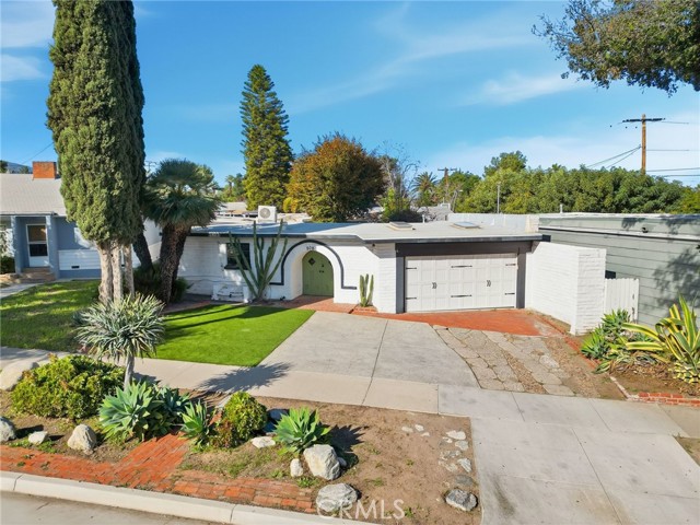 Detail Gallery Image 3 of 43 For 808 E Grand Blvd, Corona,  CA 92879 - 3 Beds | 2 Baths