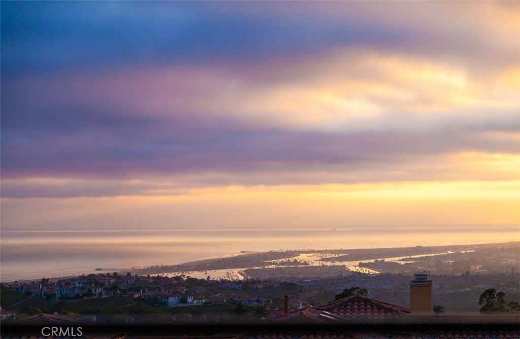 https://media.crmls.org/medias/67fd8c2c-e218-4f3f-b88a-49a84d4a62d5.jpg?preset=X-Large